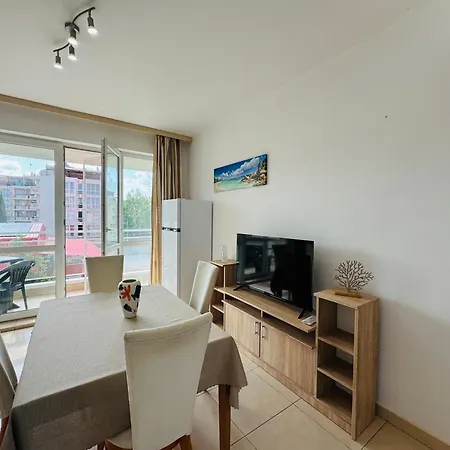 Sunny House 201 One Bedroom Apartman Napospart