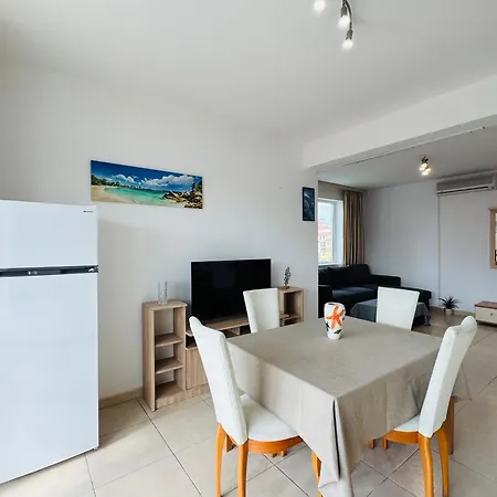 Sunny House 201 One Bedroom Apartman Napospart